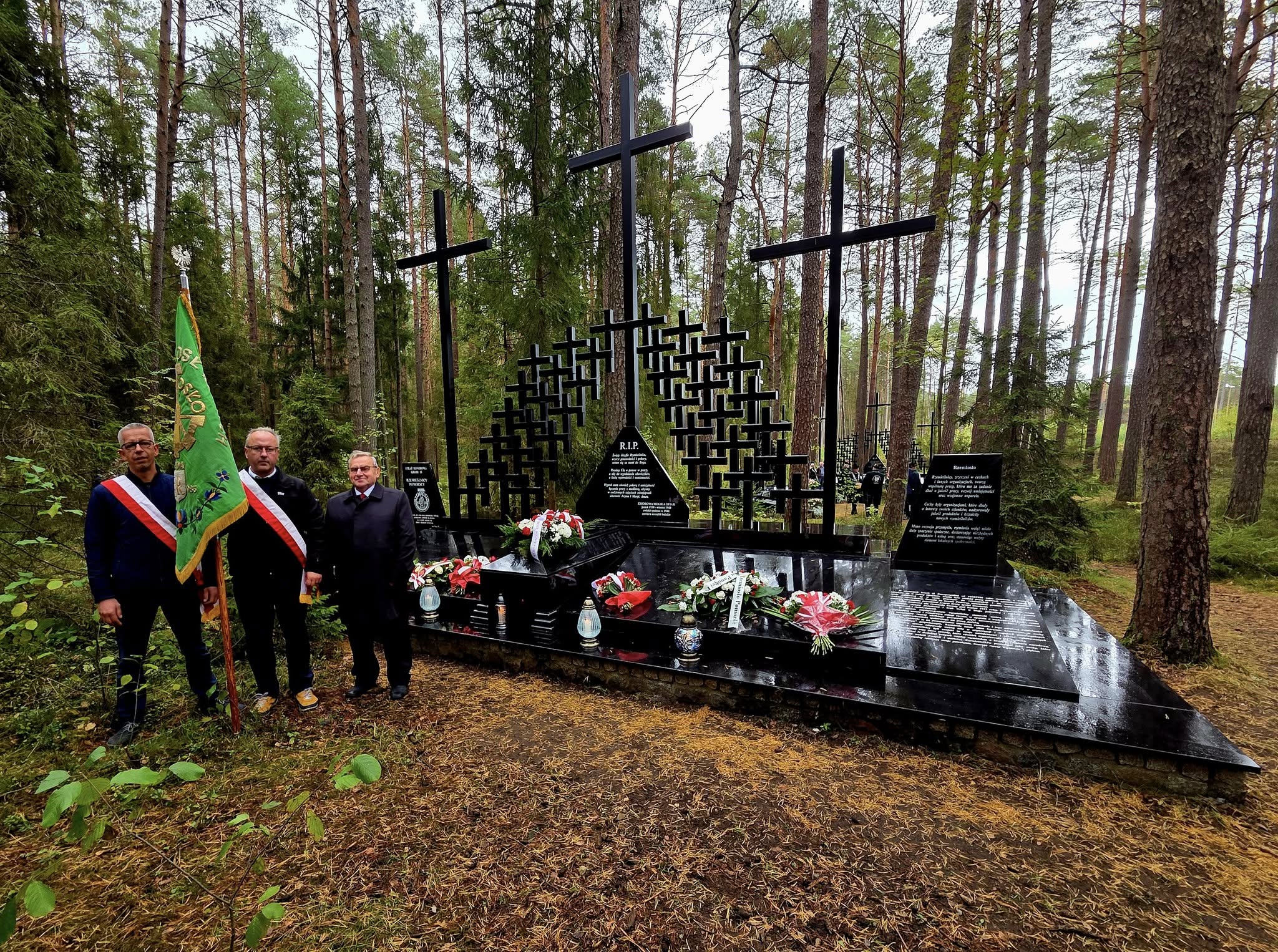 Chór i uczestnicy mszy